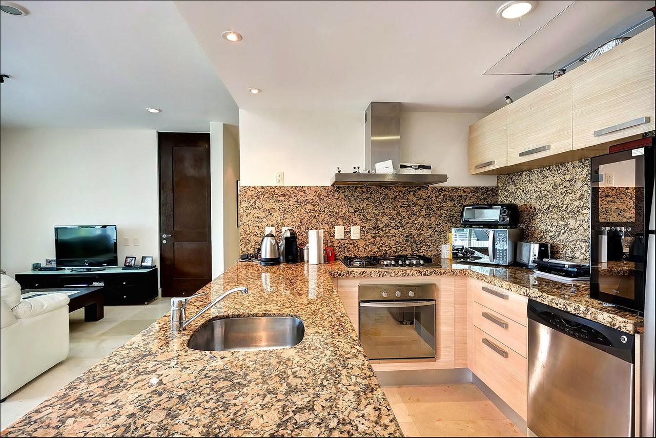 Luxurious & Central Condo In Playa Steps From The Beach Playa del Carmen Buitenkant foto