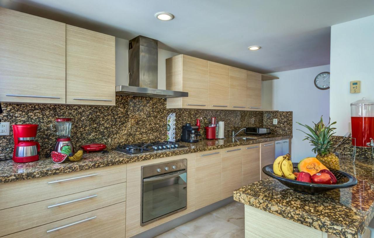 Luxurious & Central Condo In Playa Steps From The Beach Playa del Carmen Buitenkant foto