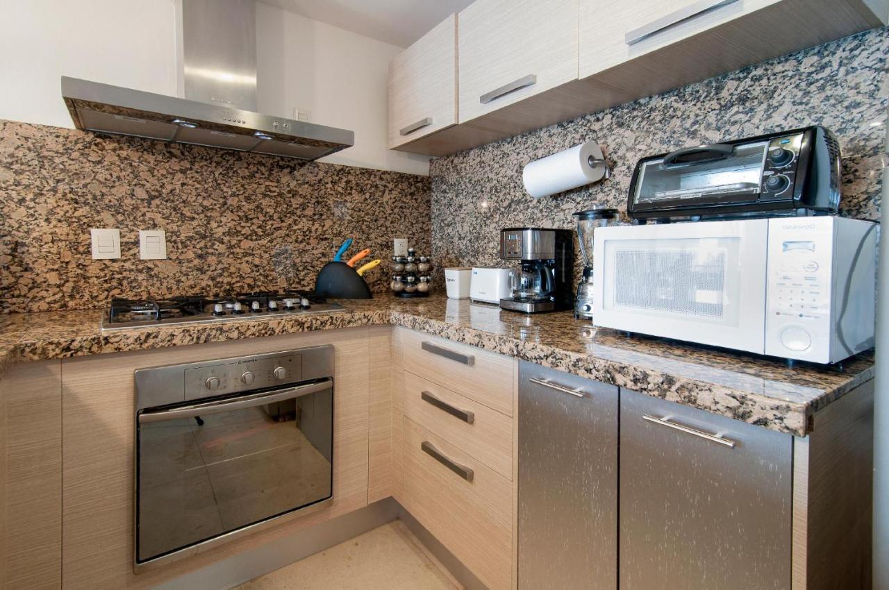 Luxurious & Central Condo In Playa Steps From The Beach Playa del Carmen Buitenkant foto